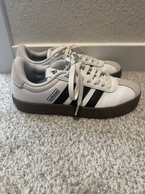 Women’s adidas court vl 3.0 white and black sneaker size 7.5